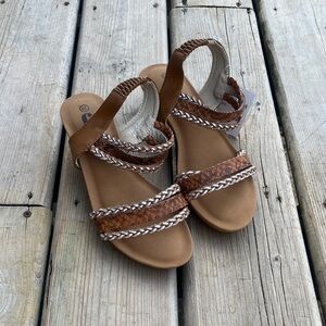 NWT JJ Braided Strap Brown Sandals size 39